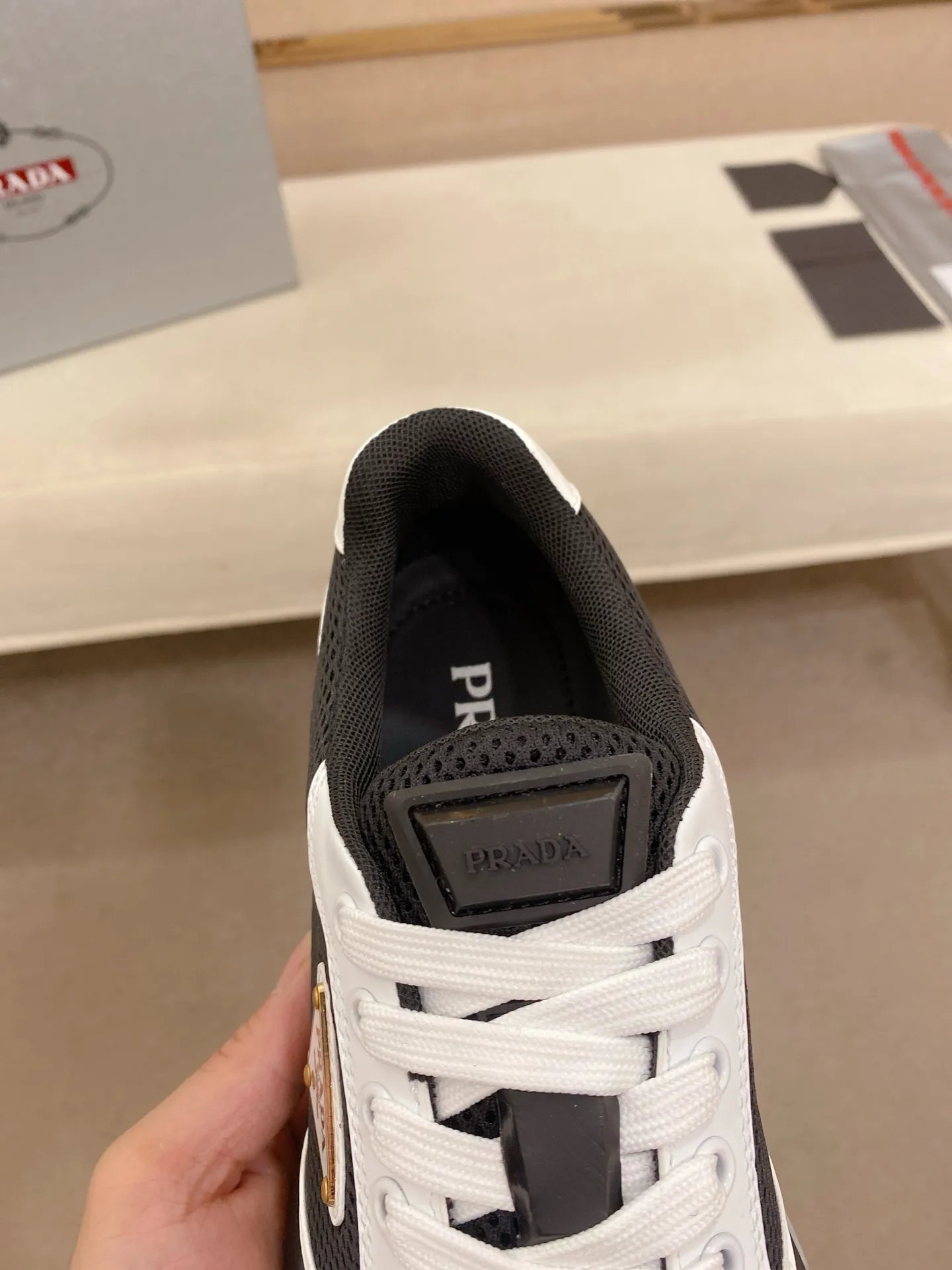 Factory price 660💰 ✔️✔️✔️High version High-quality new PRADA (Prada) counters are on the market at the same time, new men's shoes, 😘fabrics imported first-layer cowhide and mesh fabrics, purely handmade. Lining: Full cowhide lining. 👍🏿 High-end ☄️ air-cushion molded anti-slip rubber outsole, exquisite lines, simple and elegant, comfortable and high-end for leisure travel. Code number: 38 to 45
